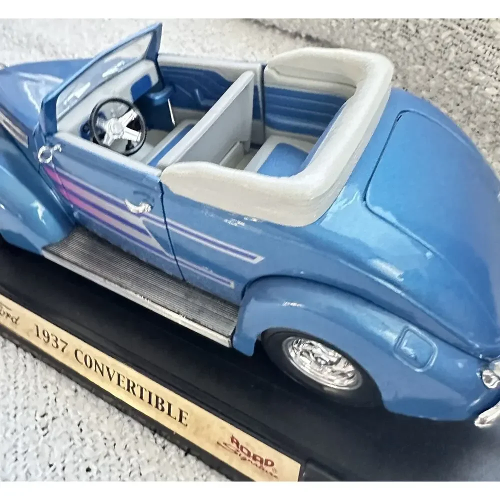 A21 1937 Ford Convertible 1:18 –Road Legends – Blue w/ White Top – Die-Cast